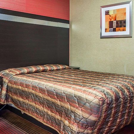 Rodeway Inn Belleville Ngoại thất bức ảnh