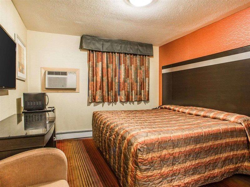 Rodeway Inn Belleville Ngoại thất bức ảnh