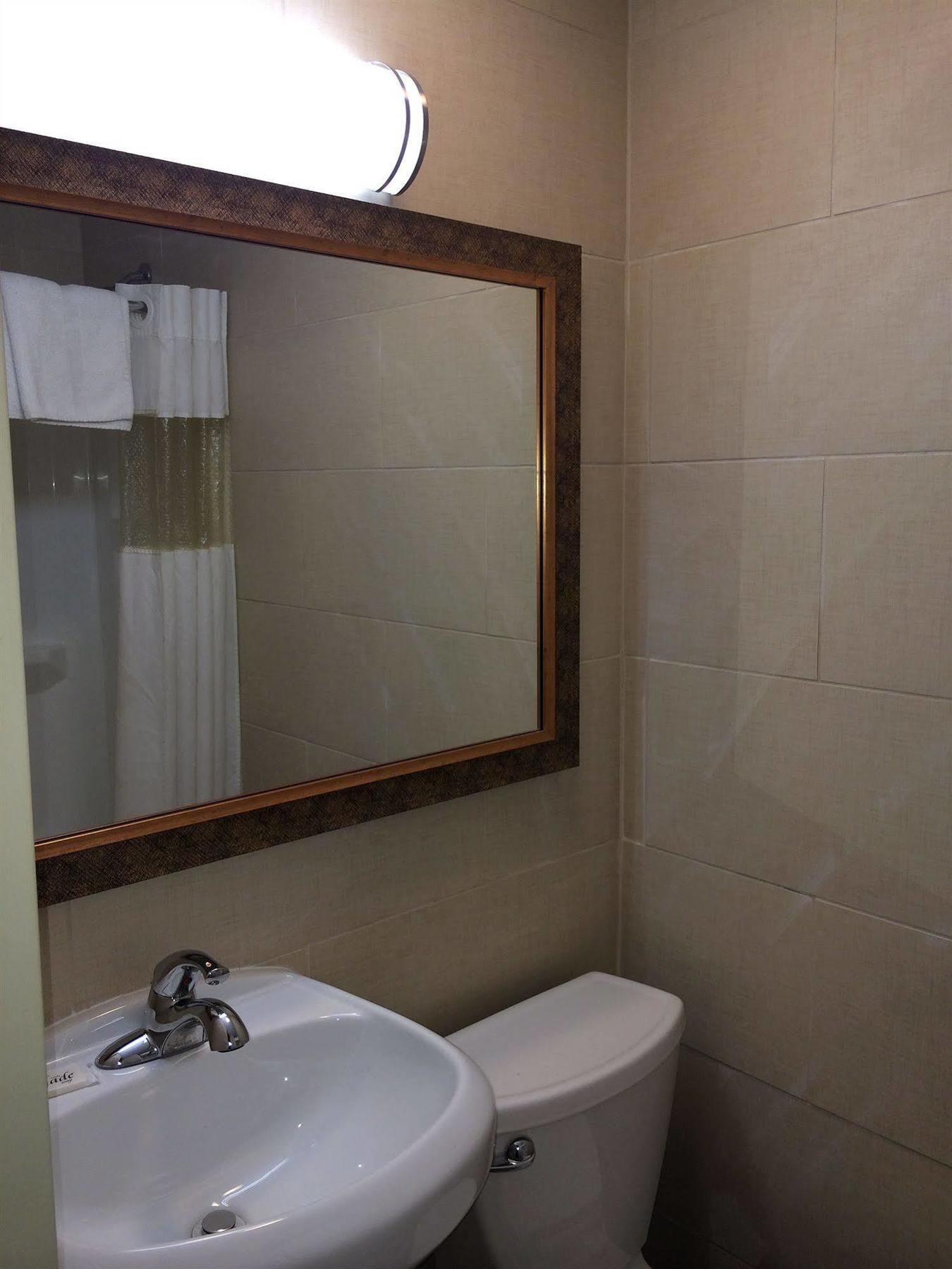 Rodeway Inn Belleville Ngoại thất bức ảnh